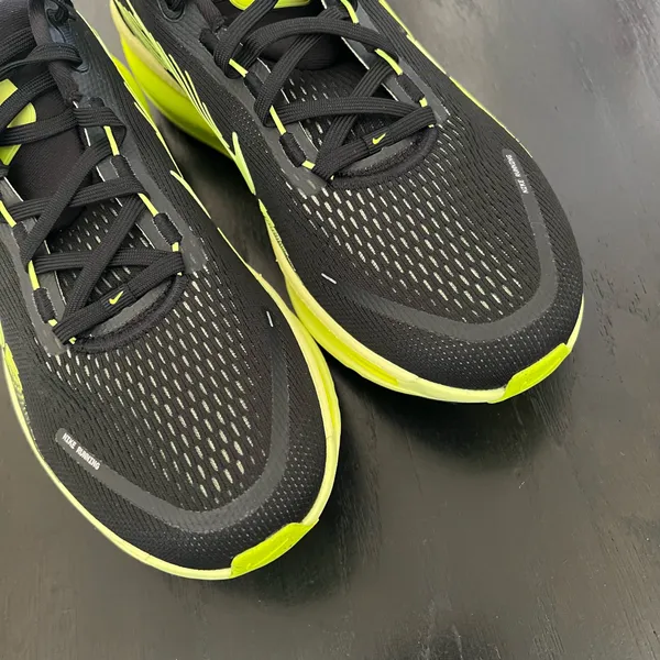 New NIKE Vomero 18 Black Volt Cyber - Image 4