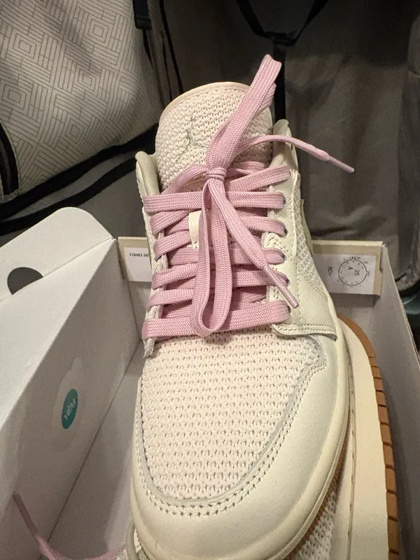 Nike sneakers. Cream, green and coral knit like - Image 3