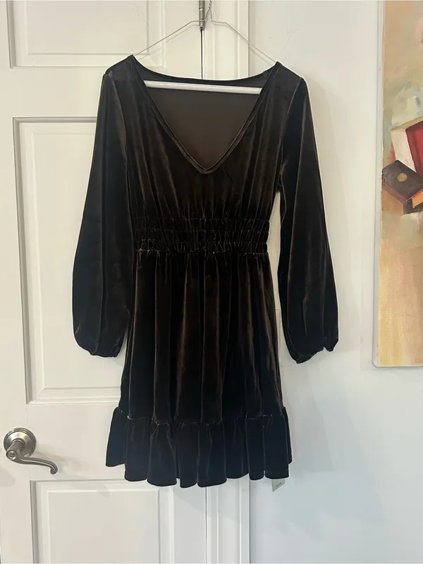 Halara NWT Everyday Deep V Neck Long Sleeve Ruffled Hem Velvet Mini Chill Dress Small - Image 3