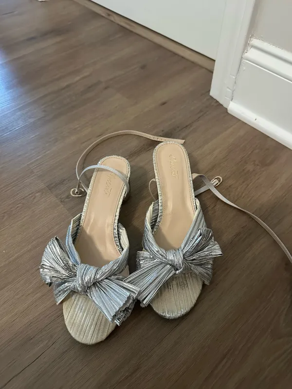 Muccute silver bow heels Size 7 - Image 2