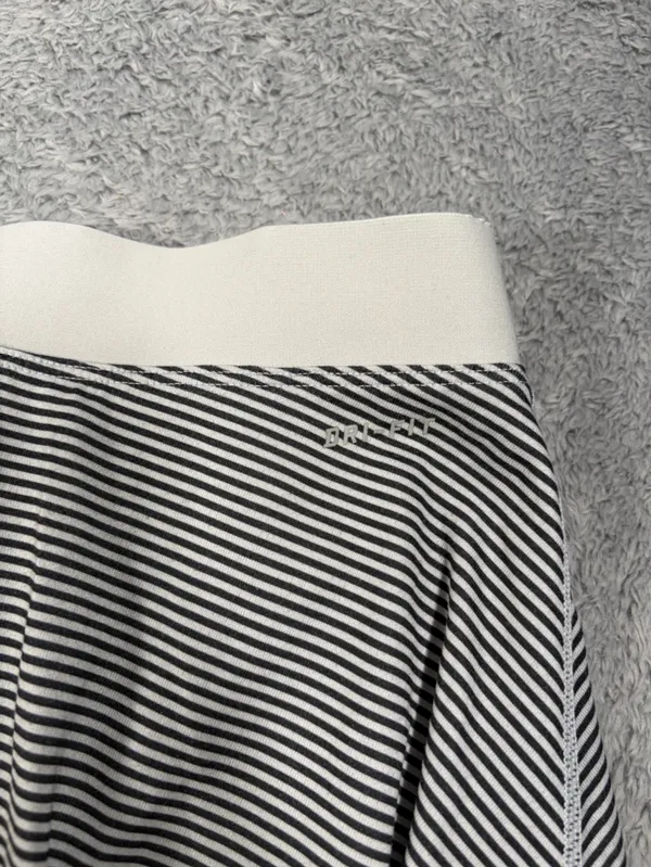 Nike Women's Black & White Striped Skort small - Image 11
