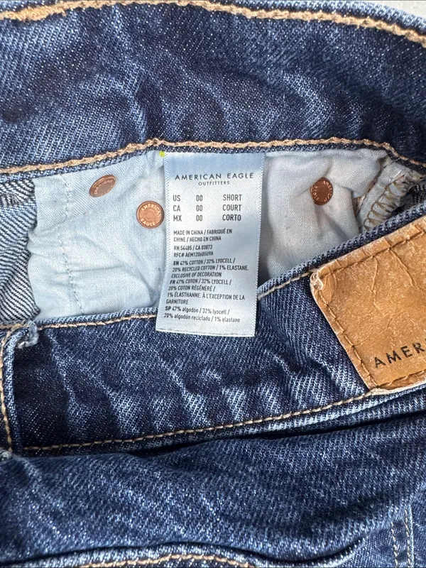 American Eagle Outfitters Barrel Jean in Dark wash Size: 00 Short - Image 6