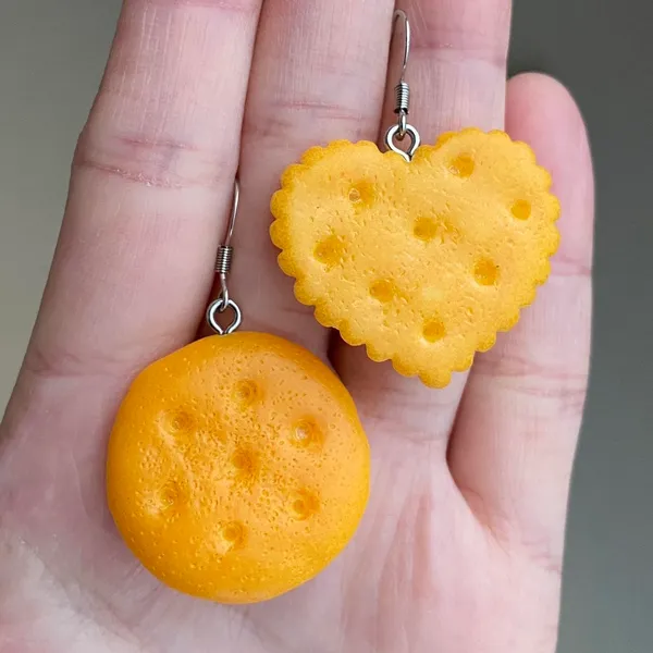 Handmade Kawaii harajuku y2k style biscuit earrings🩷 - Image 3