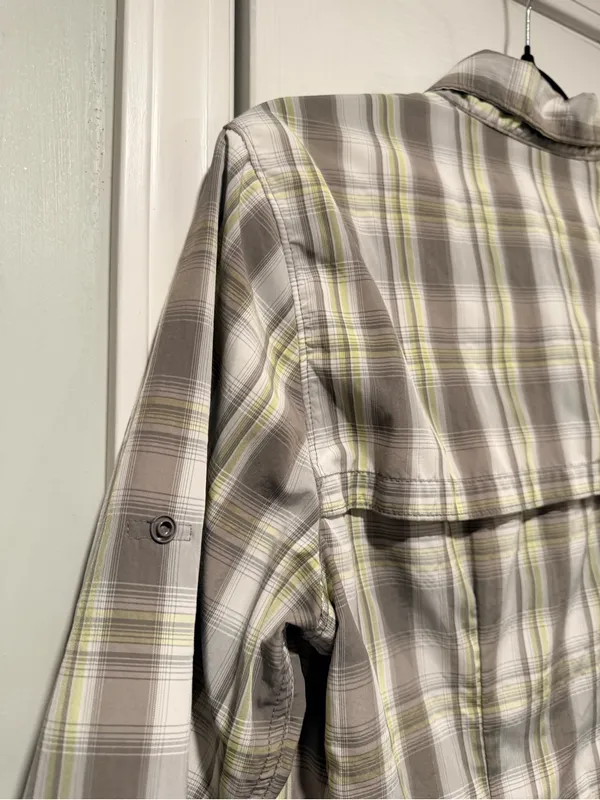 L.L. Bean Size S Green Gray Plaid Vented Nylon Hiking Trail Shirt Secure Pocket - Image 7