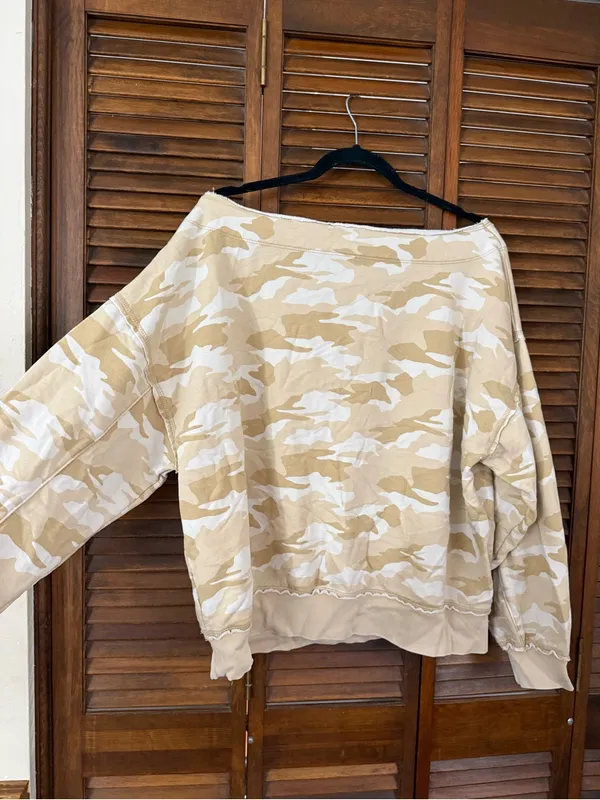 American Eagle Camo Off-Shoulder sweater - Image 4