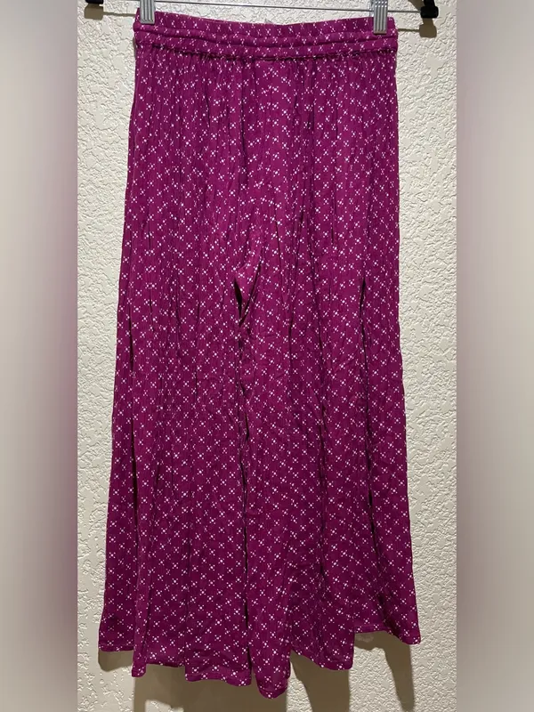 Raga Wide-Leg Smocked Waist Crop Pants in Magenta & white design size XS - Image 2