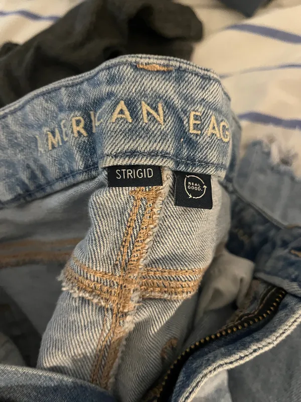 American Eagle blue high-waisted straight-leg jeans with distressed - Image 4