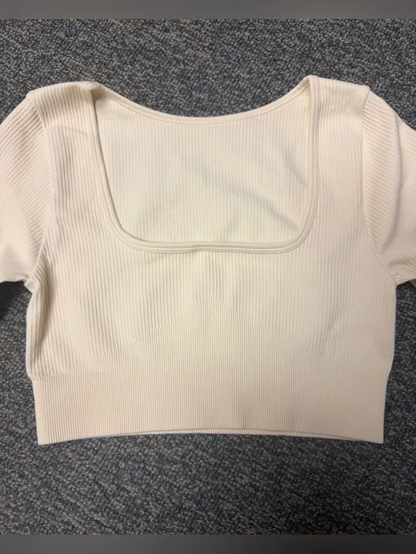 OQQ Cream Ribbed Square Neck Long Sleeve Crop Top Thumbholes Small NWOT - Image 3