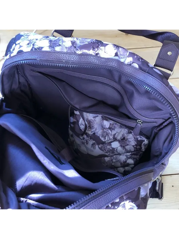 Cynthia Rowley EUC Women's Large Quilted Purple Floral Camo Weekender Bag - Image 14