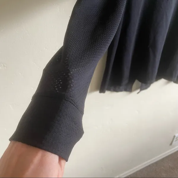 Black mesh long sleeve workout shirt Size L - Image 5