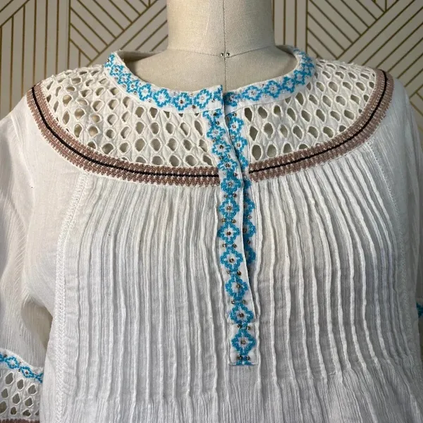 Love Sam Abigail Embroidered Peasant Top‎ in White - Image 4
