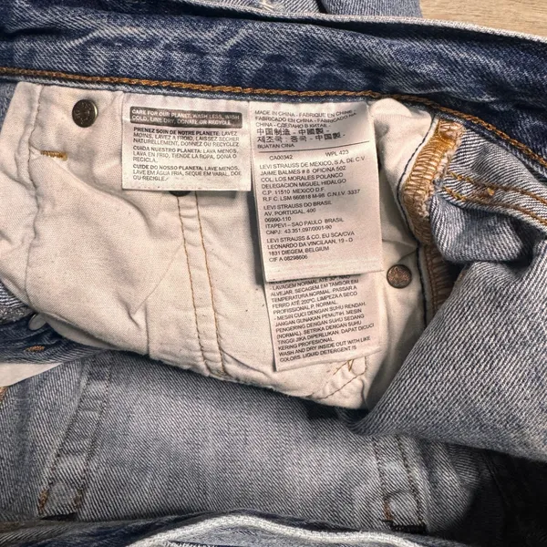 Levi Strauss 501 Jeans Women Size 28 Distressed Patchwork Denim Frayed‎ Raw Hem - Image 6