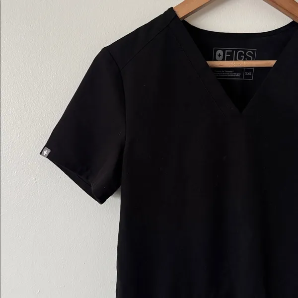 Figs XXS Casma Three-Pocket Scrub Top in Black - Image 8