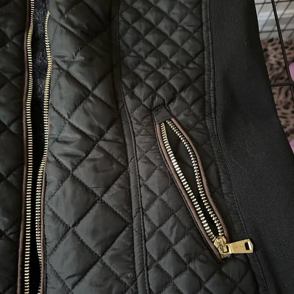 Soft cozy furry vest from Buckle. Hardly worn like new condition - Image 3