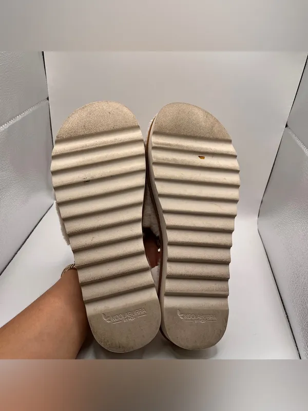 Koolaburra by UGG Natural Fuzz'N II Womens Size 11 Beige Slippers EUC - Image 2
