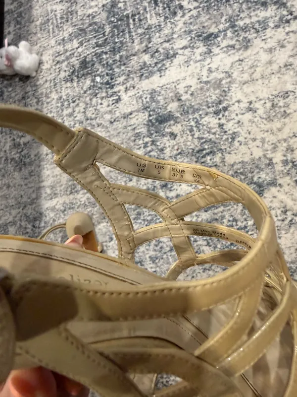 Nude Heels Gold Size 7 - Image 5