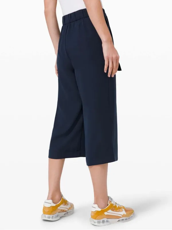 Lululemon Noir Crop Tie Waist Wide Leg Pants True Navy‎ Size 6 - Image 2