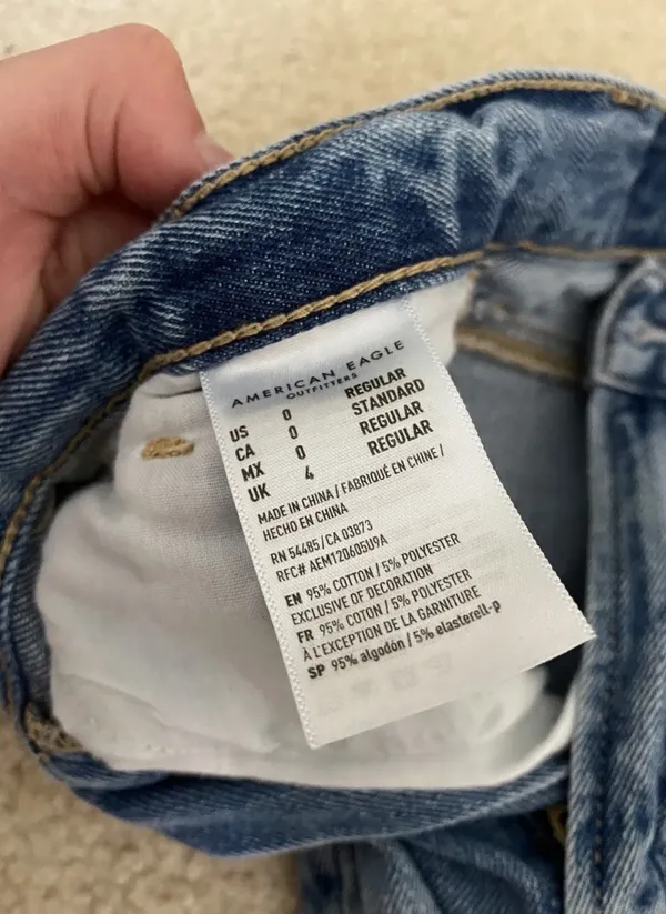 American Eagle Mom Jeans - Image 3