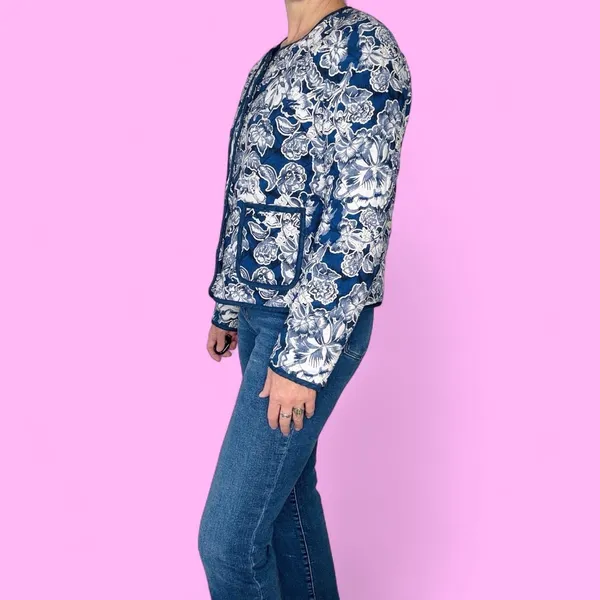 Rachel Zoe Navy Blue & White Floral Quilted Jacket - Image 3