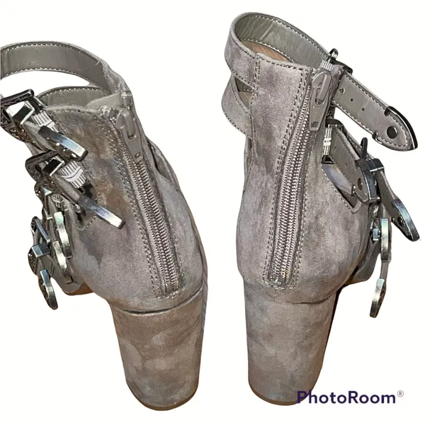 Mossimo Western Buckle Heeled Gladiator Sandals - Image 5