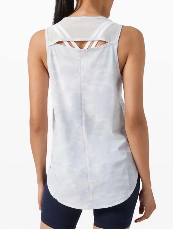 Lululemon Sculpt Tank Incognito Camo Alpine White Multi W1CMGS small? Flaw - Image 2