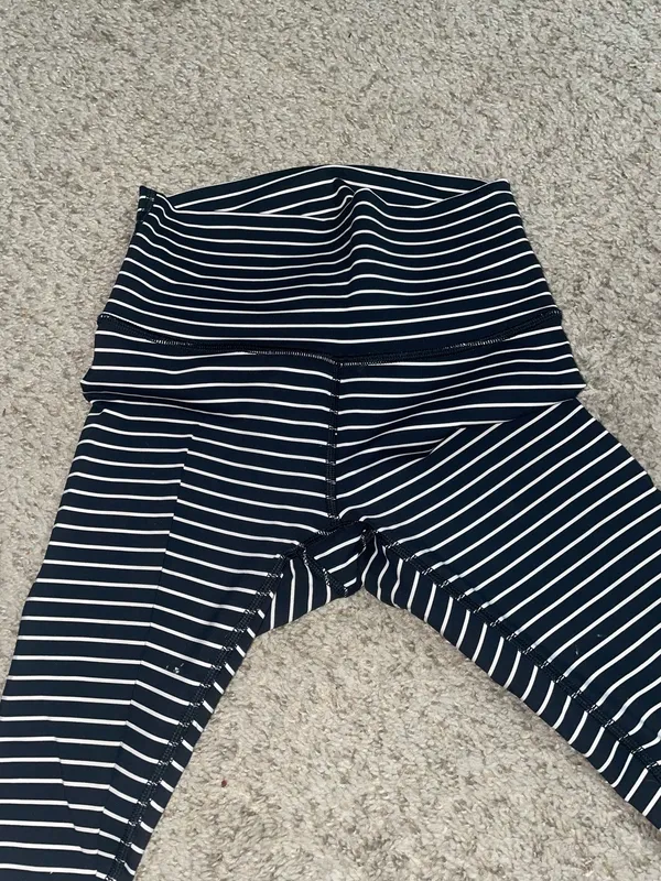 Lululemon Wunder Under 28" - Image 5