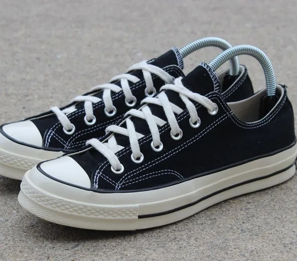 Converse Black/White Low Top Unisex Sneaker (Sz 7M - 9W) - Image 2
