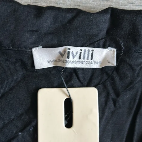 Vivilli black top Size L - Image 3