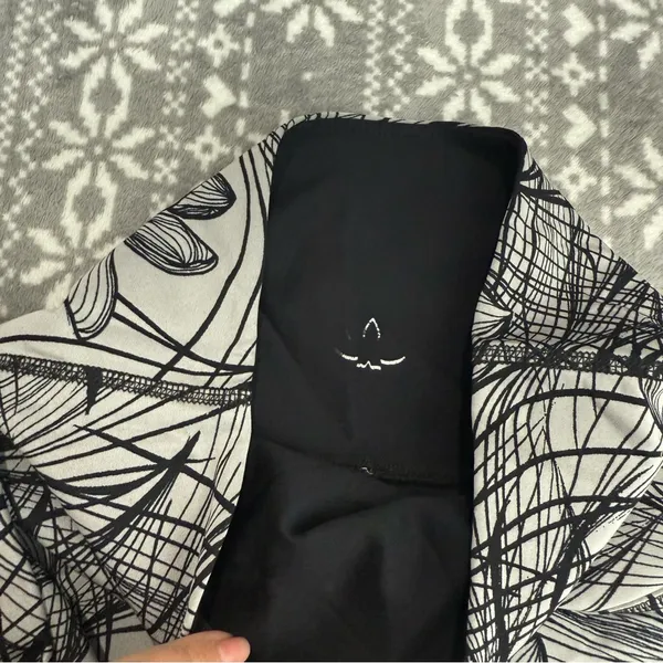 Beyond Yoga Flip It And Reverse It High Waisted Yoga Leggings Gray/Black - Image 6