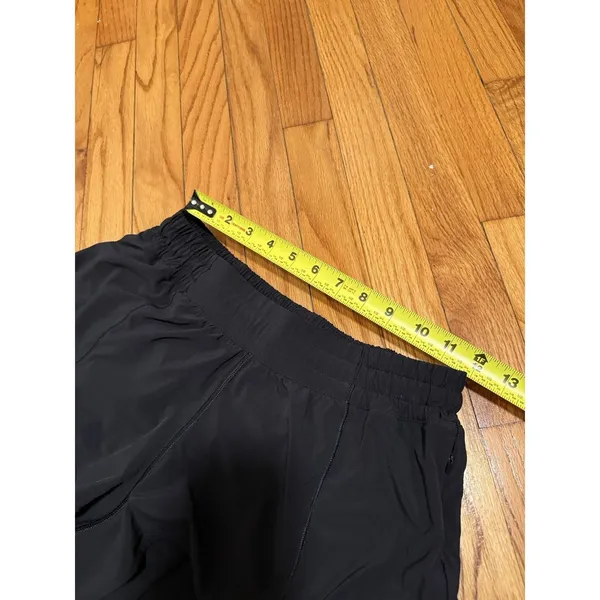 Lululemon Hotty Hot Short II *2.5" Black Size 8 - Image 6