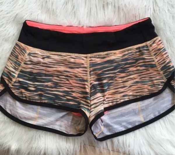 Lululemon Shorts Hot Hot - Image 7