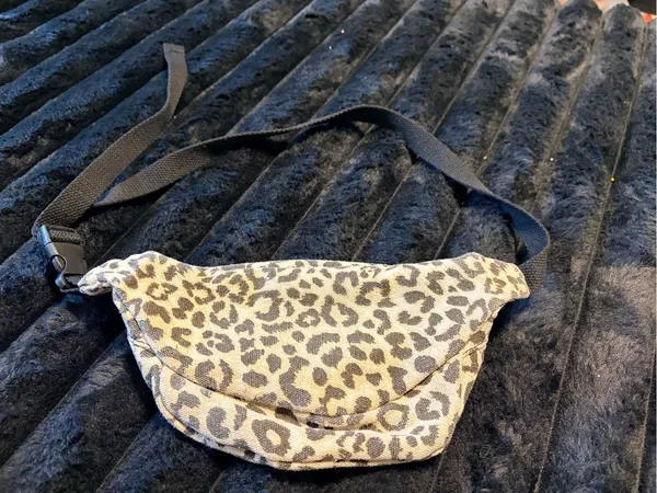 Leopard Print Crossbody Fanny Pack - Beige/Black - Image 3