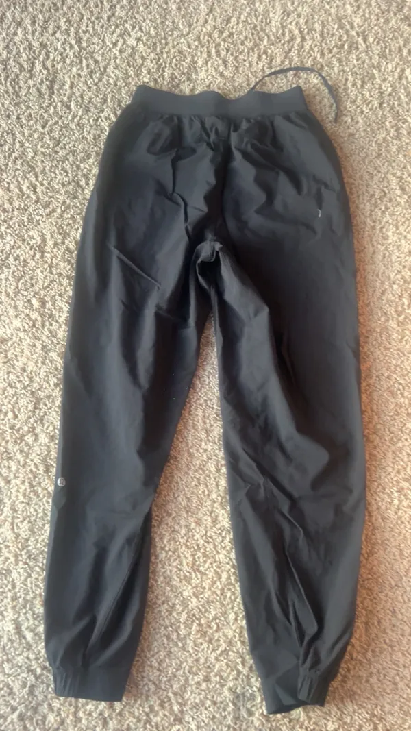 Women’s Lululemon black joggers  - Image 4