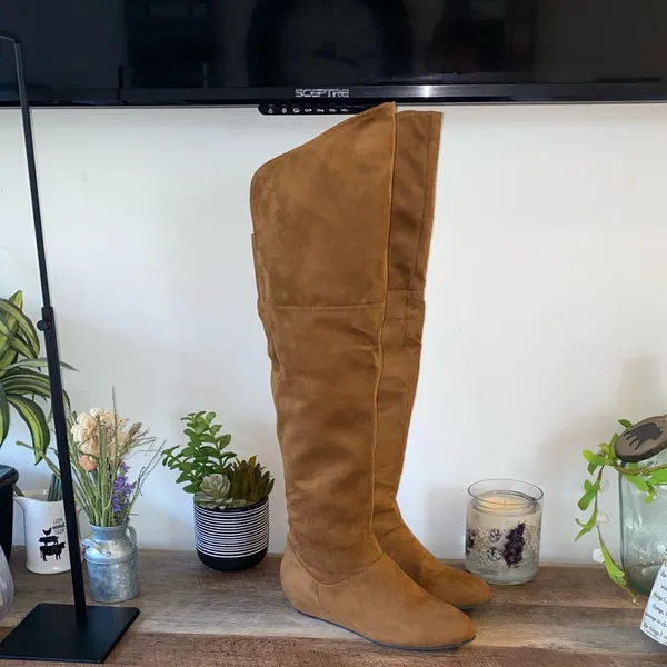 NWB!! Shoe Dazzle Over the Knee Boots in Camel Faux Suede Size 7.5 - Image 3