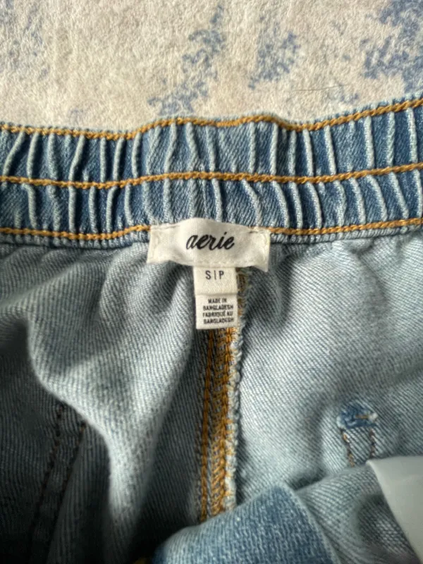 Aerie Light wash distressed denim short - Image 3