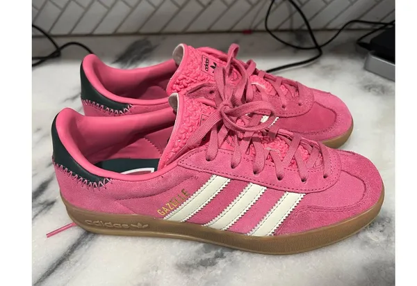 Adidas Gazelle Indoor Women’s 6 Pink White Gum Sole Sneakers IG0670 Retro Casual - Image 2