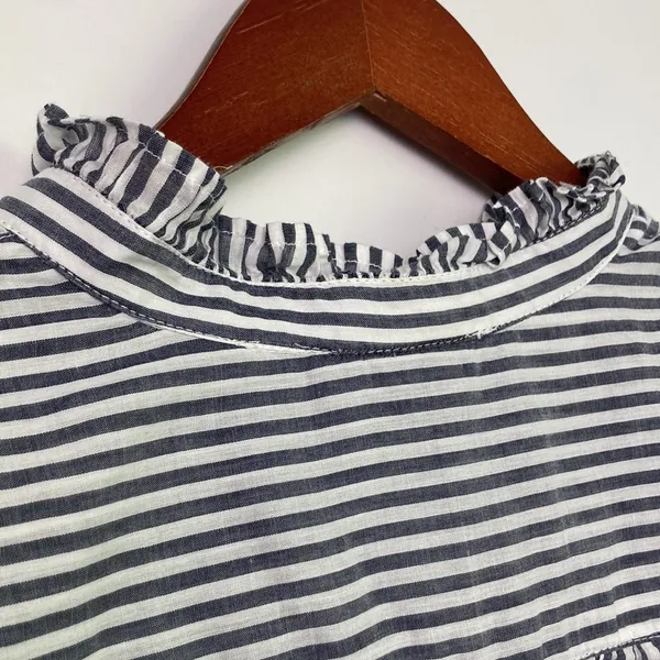 Gap| Lightweight striped Button Down sz Small - Image 6