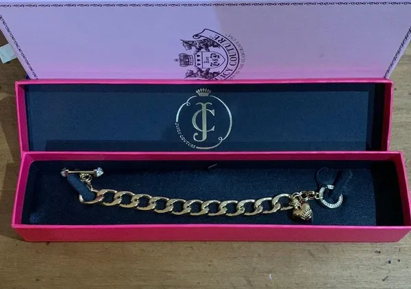 Juicy Couture Gold Heart B-Charm Link Bracelet Toggle Closure - Image 2
