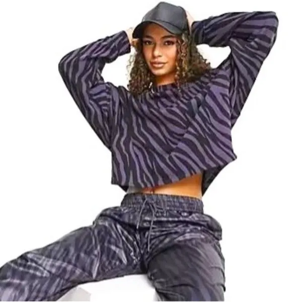 Nike Women's Sports Icon Clash Animal Print Crewneck Sweatshirt LARGE PURPLE-BLK - Image 2