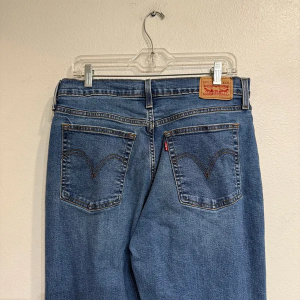 Levi’s Medium Wash Wedgie Straight Crop Jeans Sz 32 - Image 8