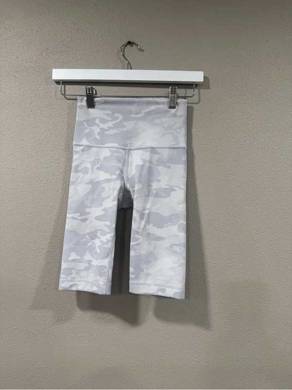 Lululemon Wunder Under Short 10" *Ribbed Incognito Camo Jacquard Alpine White St - Image 4