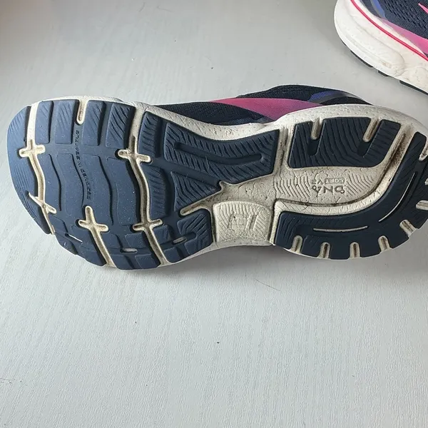 Brooks Women's Athletic Shoes in Black and Pink b52 - Image 3