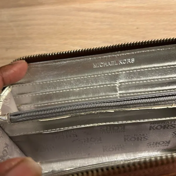 Michael Kors Brown Leather Wallet with Signature Nameplate - Image 9