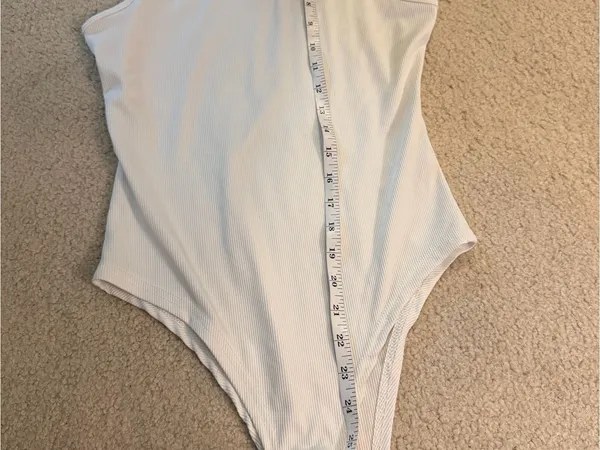 White Ribbed Mock Neck Sleeveless Bodysuit Medium Snap Stretch Top - Image 6