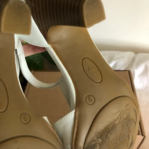 Jaclyn Smith Avellino White Sandal Heels - Image 6