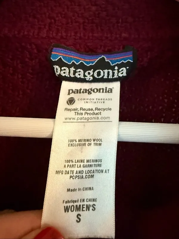 Patagonia 100% merino wool burgundy sweater jacket size small - Image 3
