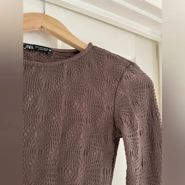 Zara Textured Pointelle‎ Brown Long Sleeve Cropped Top - Image 4