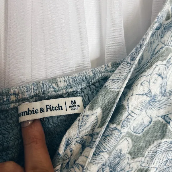 Abercrombie & Fitch Floral Crop Top - Blue and White - Image 3