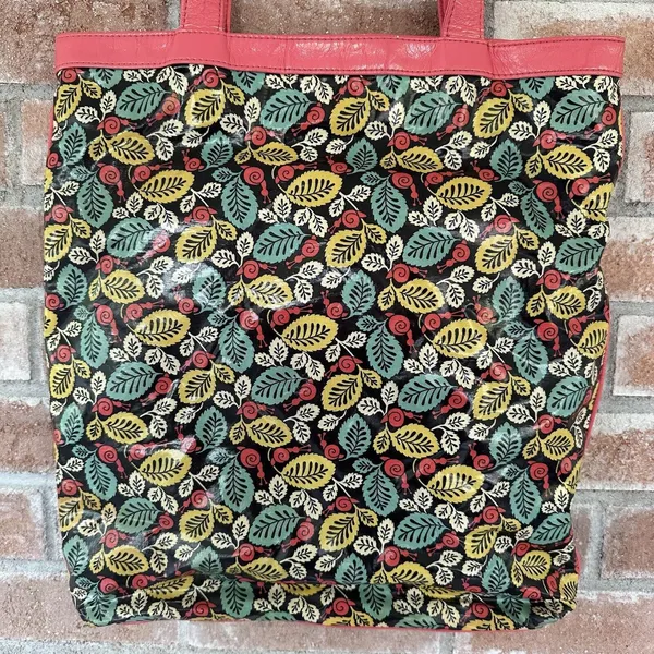 Vera Bradley Frill Teen Idol Tote Bag Happy Snails - Image 4