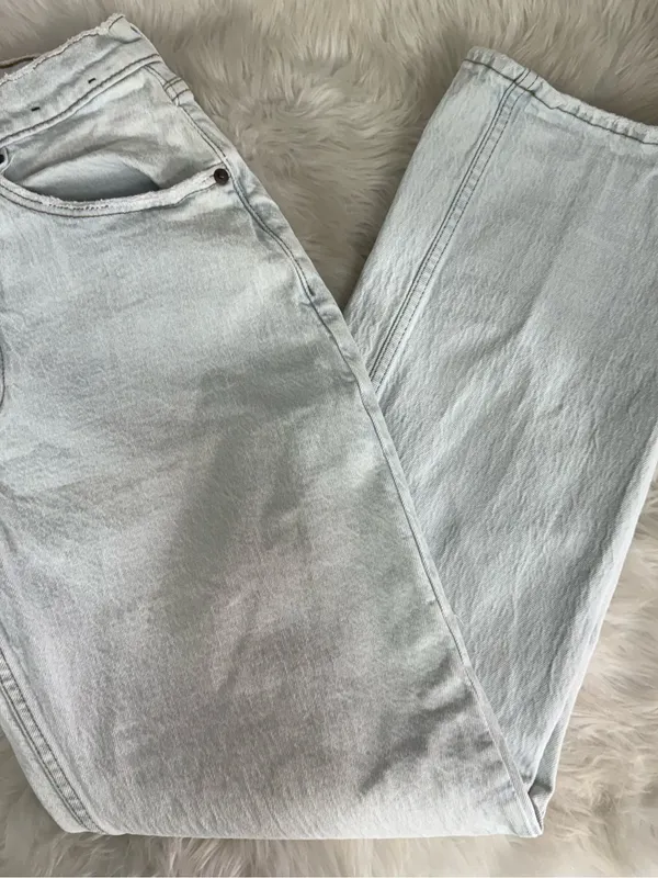 Abercrombie & Fitch Curve Love Baggy Mid Rise Jeans 26 / 2 Light Wash - Image 3